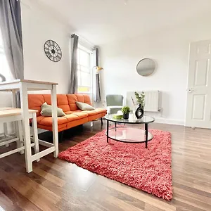 Town Centre Flat- Great For Contractors - Sleeps 4 - Free Parking , Southampton United Kingdom