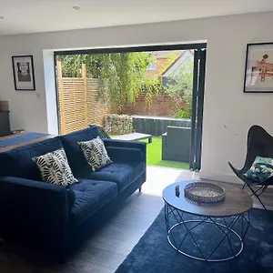 The Hideaway With Own Private Sunny Garden , Bournemouth United Kingdom